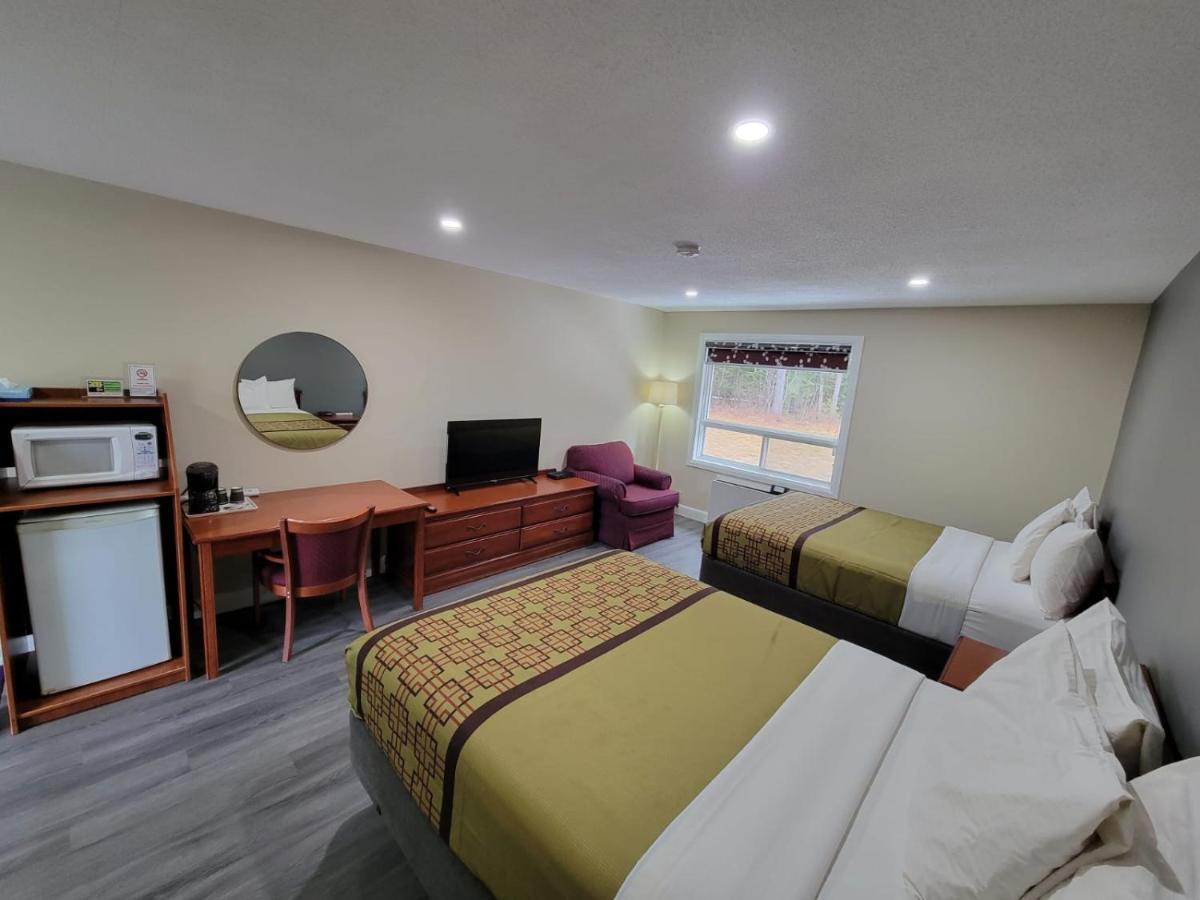 Pine Motel Deep River