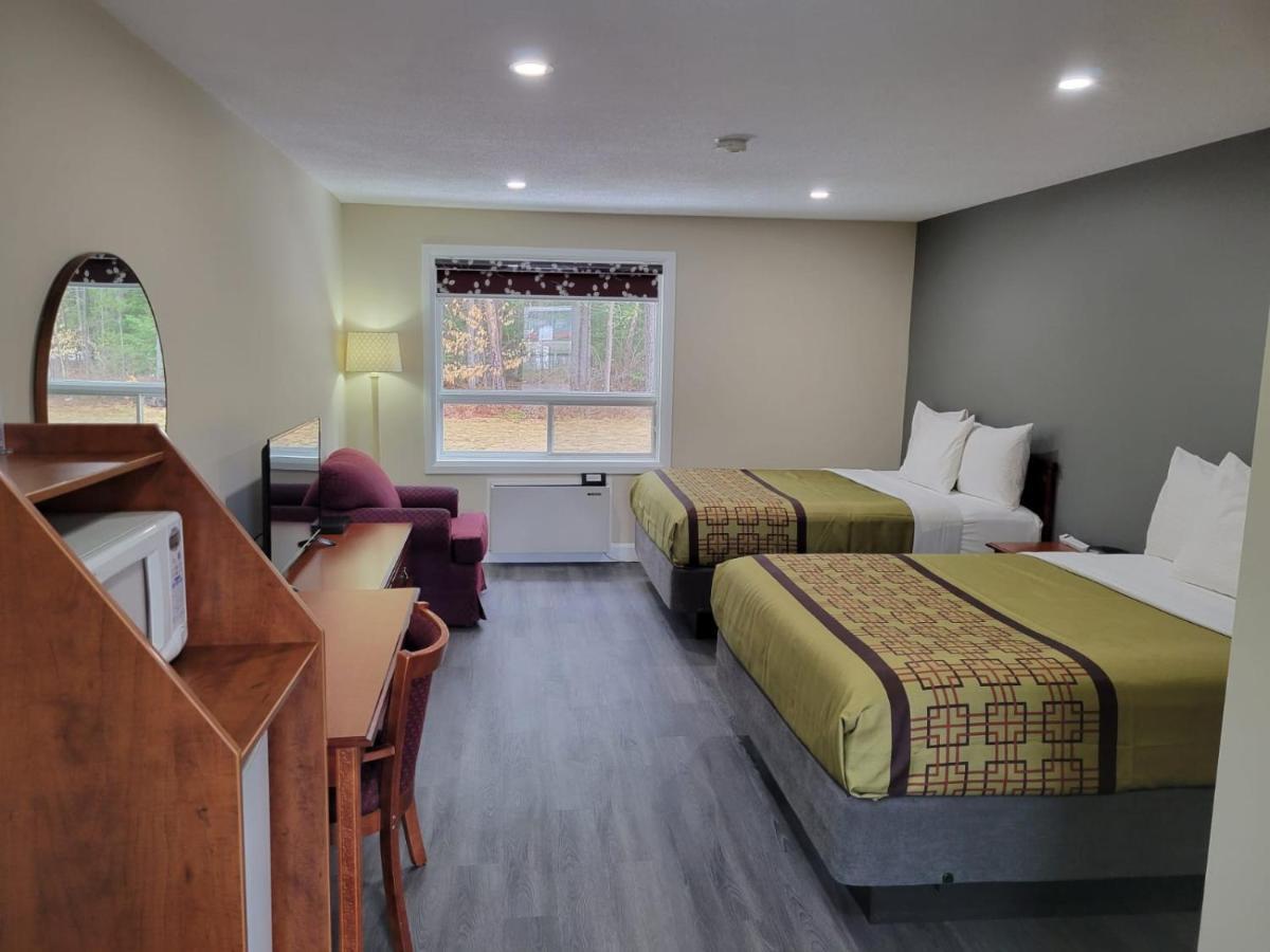 Pine Motel Deep River