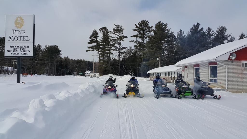 Pine Motel *