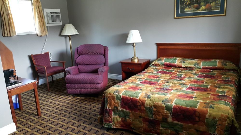 Pine Motel *
